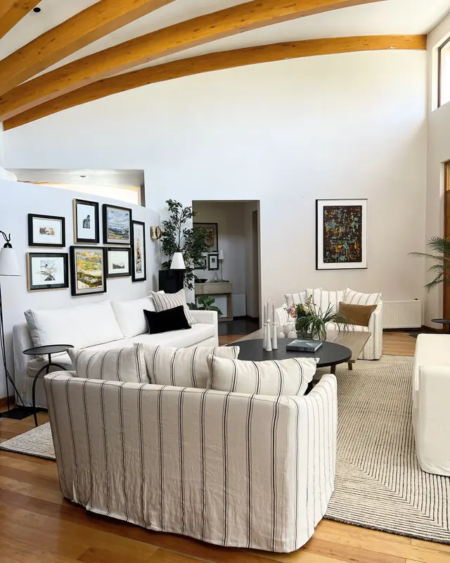 Casa de muros curvos · Living