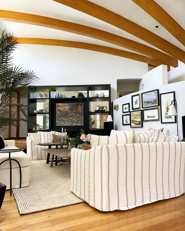 Casa de muros curvos · Living