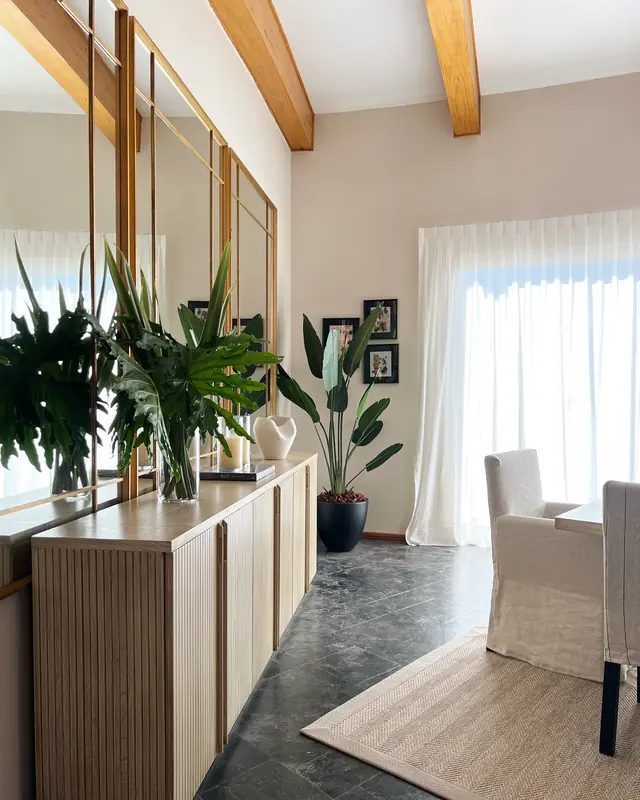 Casa de muros curvos · Comedor