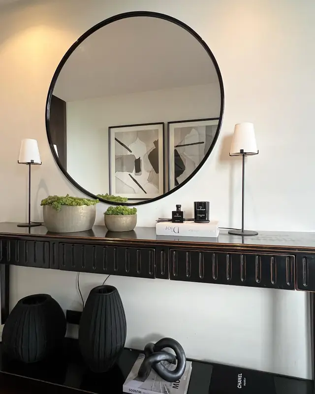 Hall, baño de visitas y dormitorio · Hall