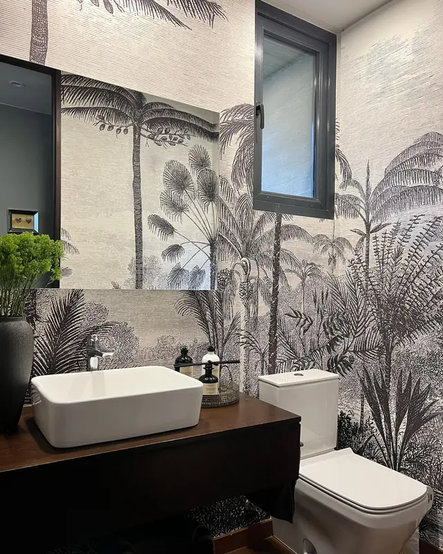 Hall, baño de visitas y dormitorio · Baño