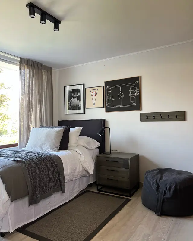 Dormitorios y escritorio familiar · Dormitorio
