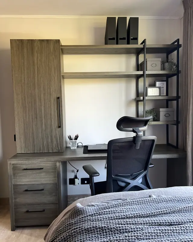Dormitorios y escritorio familiar · Dormitorio