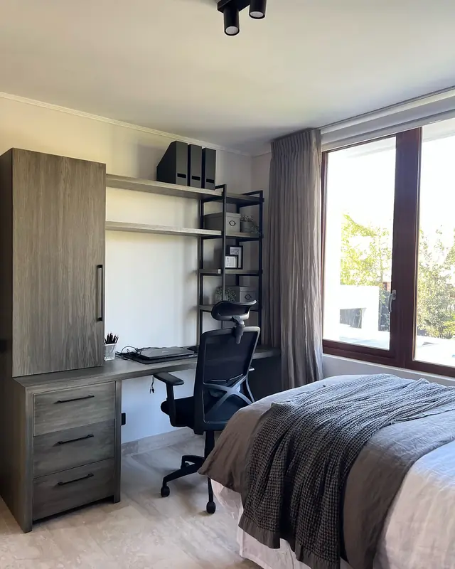 Dormitorios y escritorio familiar · Dormitorio