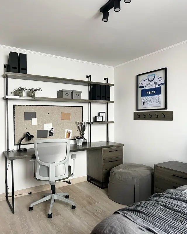 Dormitorios y escritorio familiar · Dormitorio