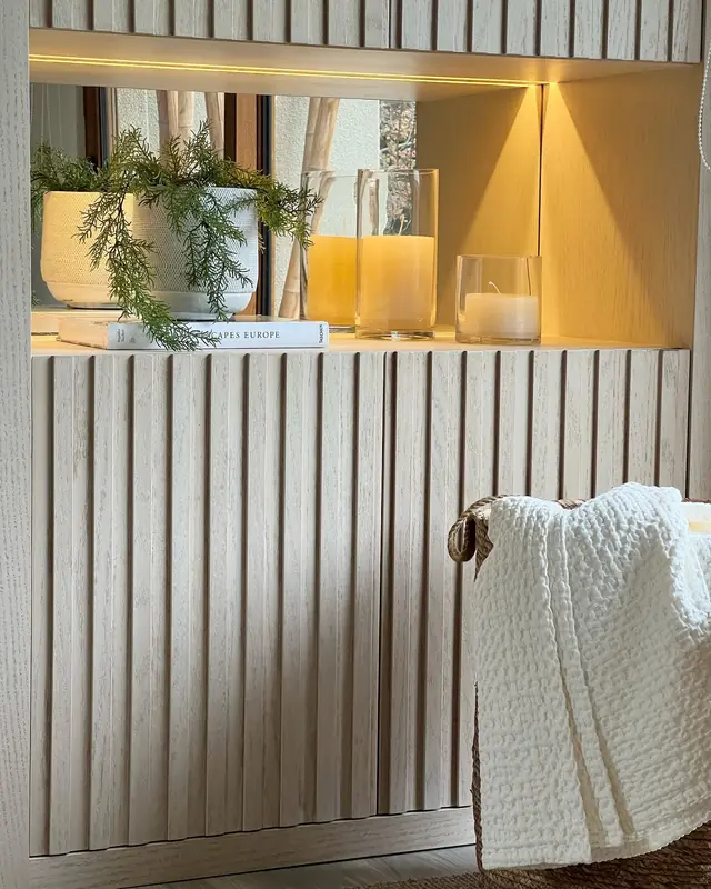 Salita con mueble de muro a muro · Baño